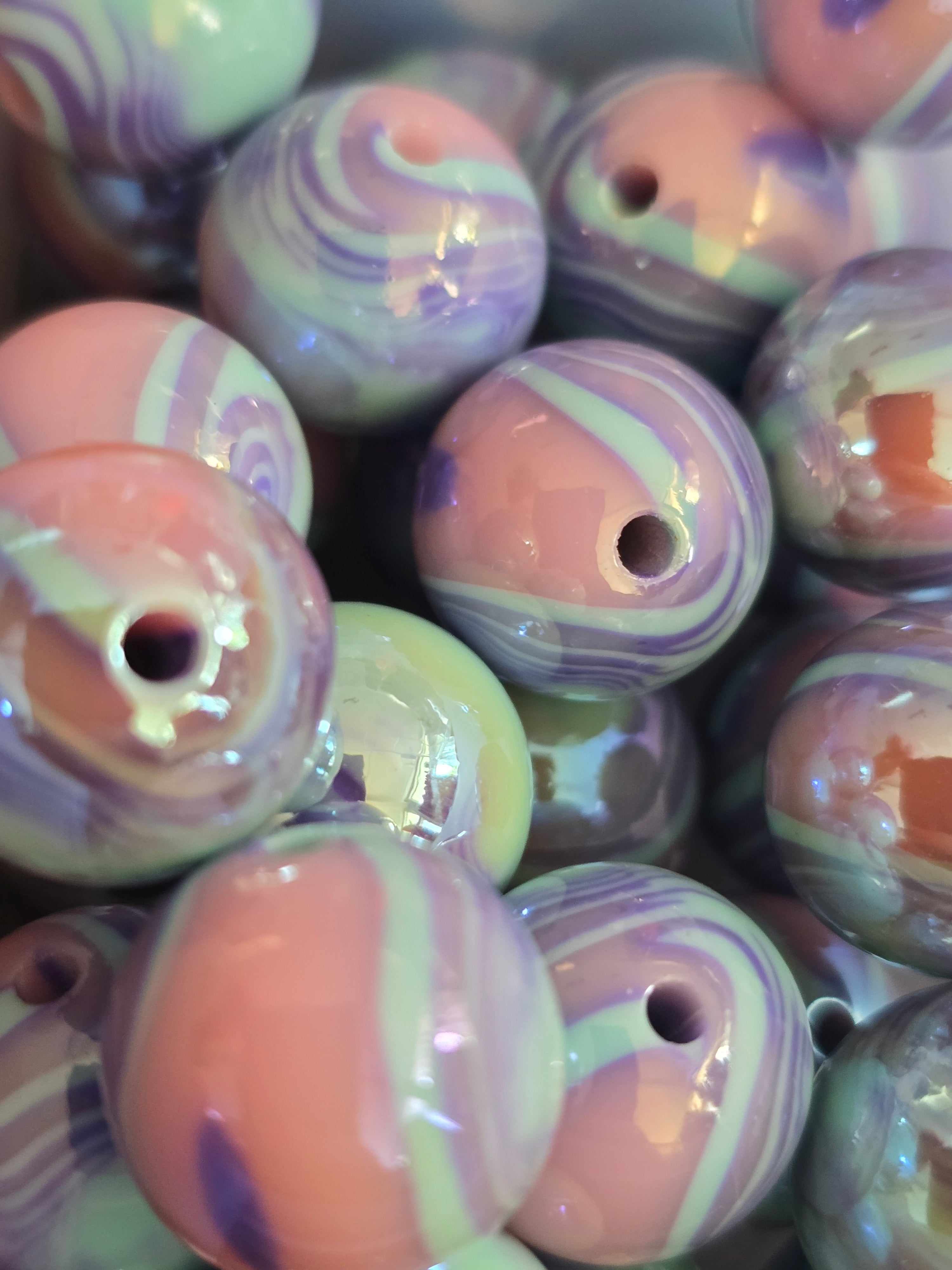 marbled 16mm resin beads purple and pink
