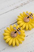 Yellow daisy flower bead with a bumblebee accent on the centre